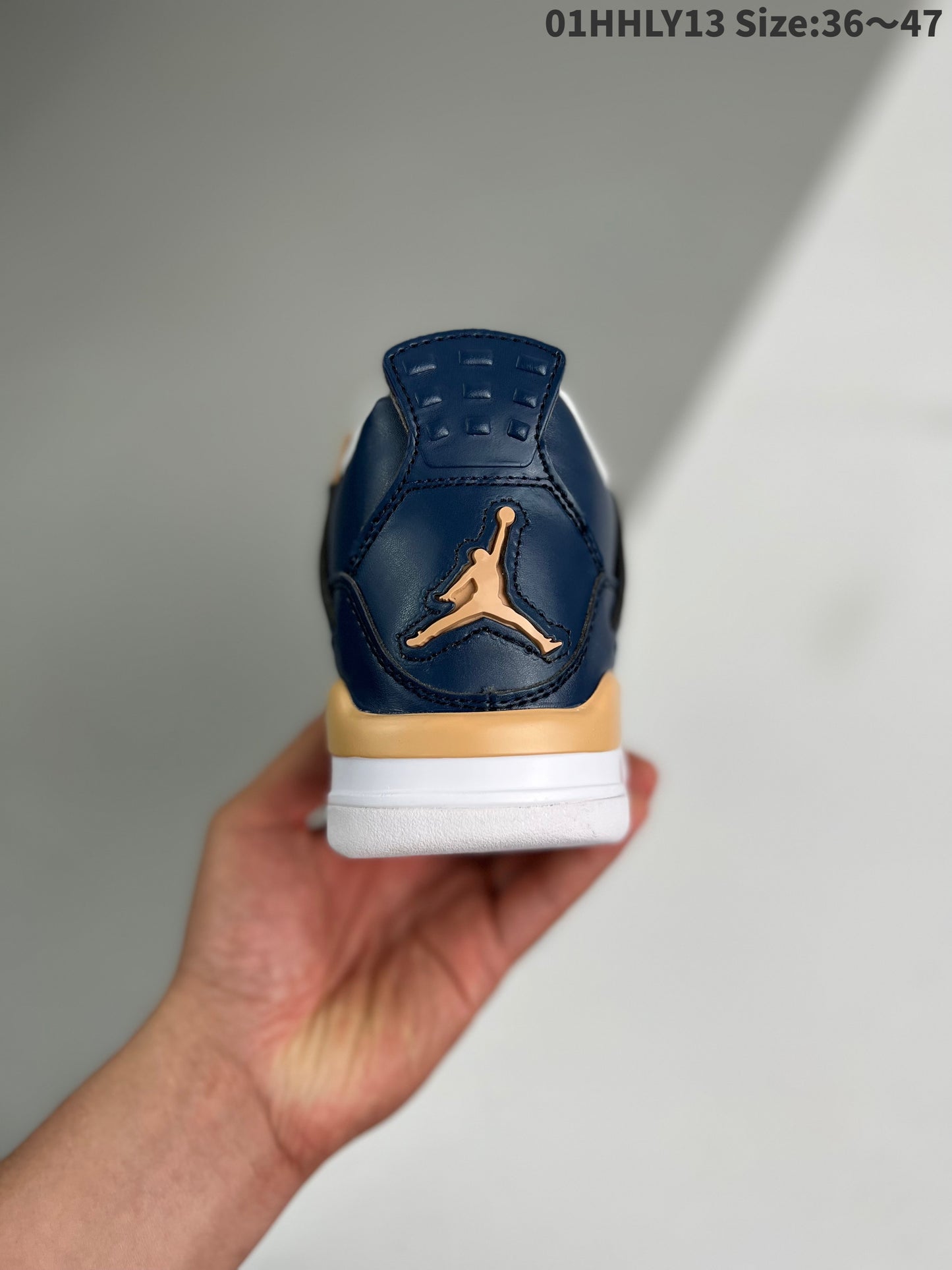 Nike Air Jordan 4 Retro "Columbia"