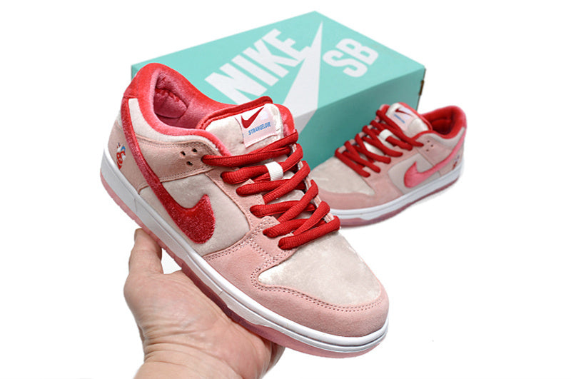 Nike SB dunk low X strange love