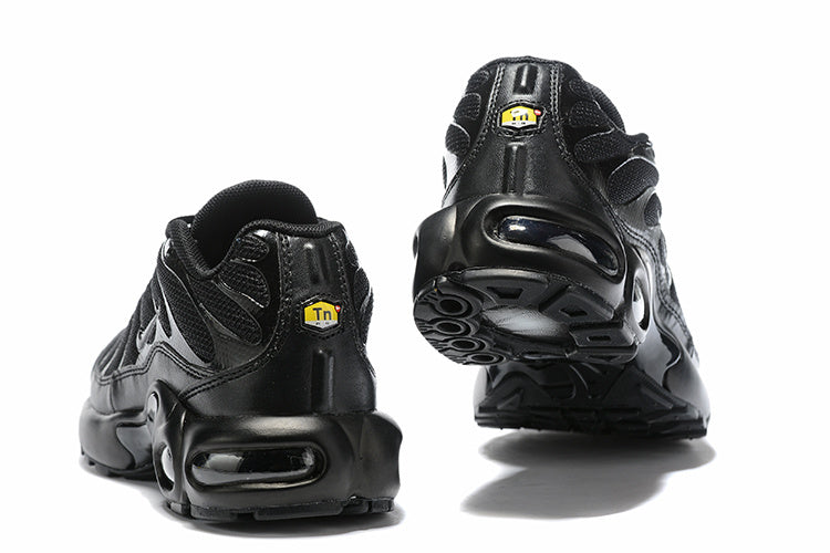 Nike air max plus TN triple black