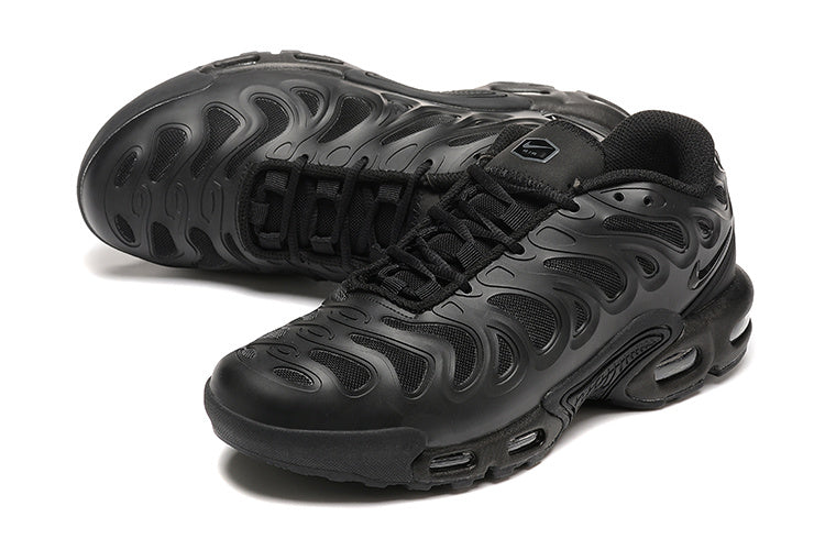 Nike air max plus drift triple black