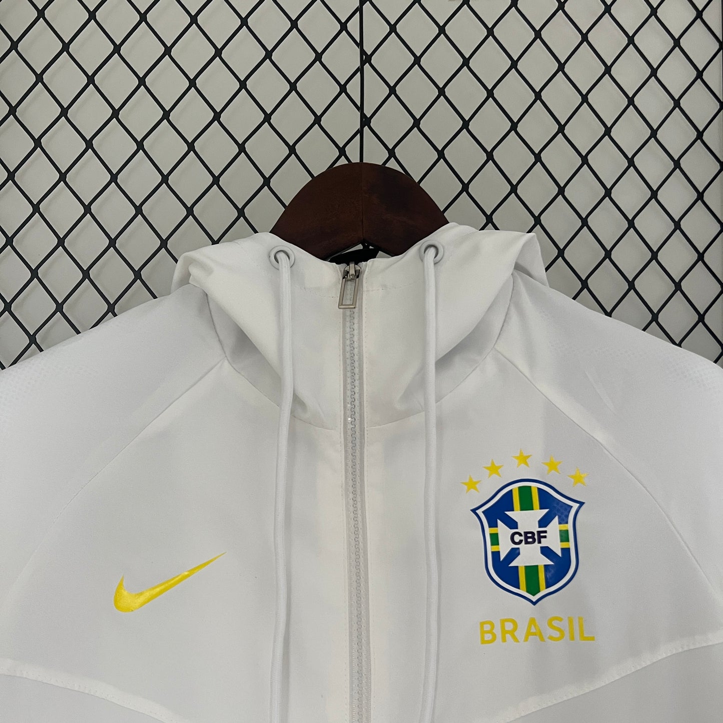 Corta vento brasil white 2024