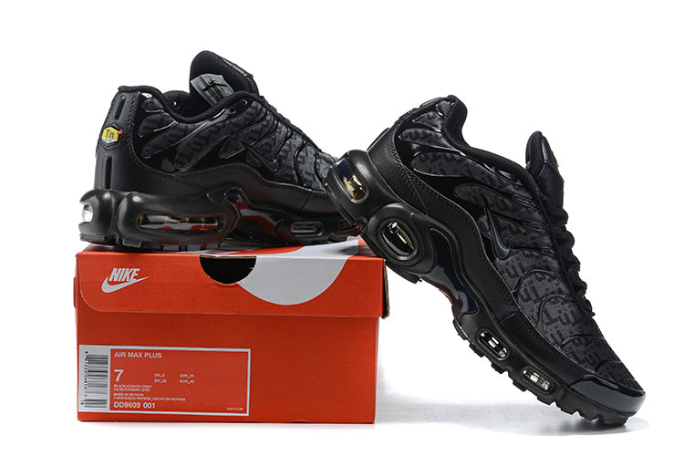 Nike air max plus TN triple black 2