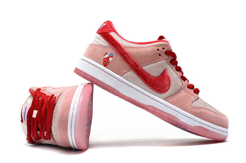 Nike SB dunk low X strange love